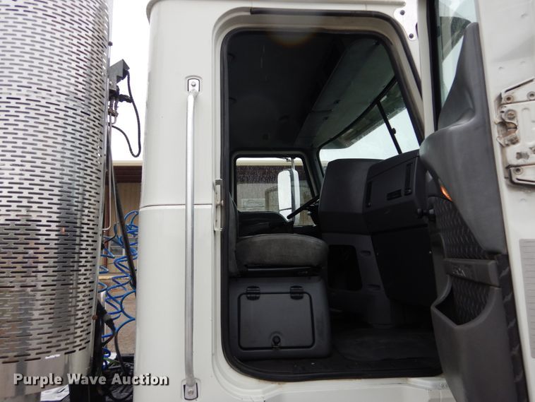 image for item DH5226 2009 Mack GU713  semi truck