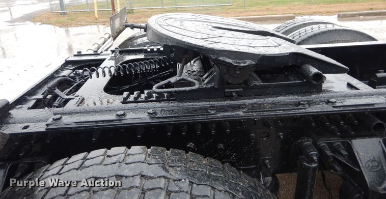 image for item DH5226 2009 Mack GU713  semi truck