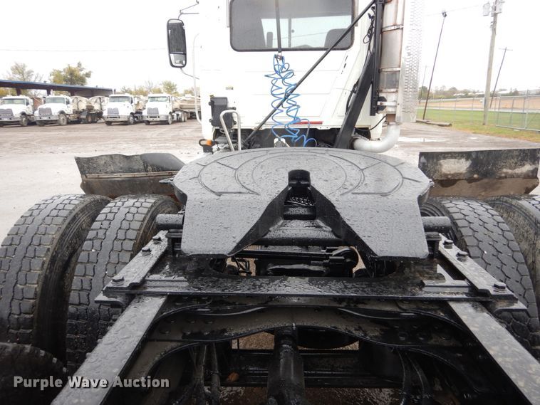 image for item DH5226 2009 Mack GU713  semi truck