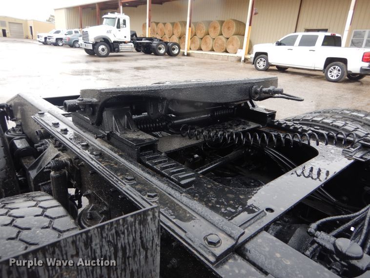 image for item DH5226 2009 Mack GU713  semi truck