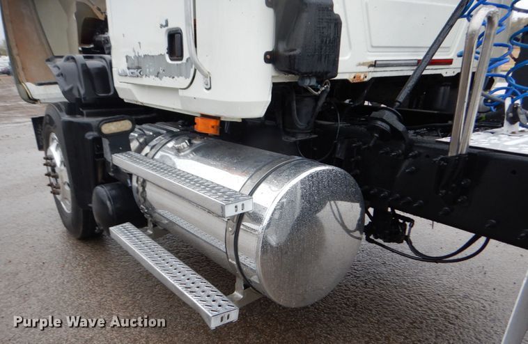 image for item DH5226 2009 Mack GU713  semi truck