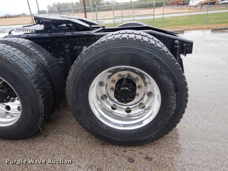 image for item DH5226 2009 Mack GU713  semi truck