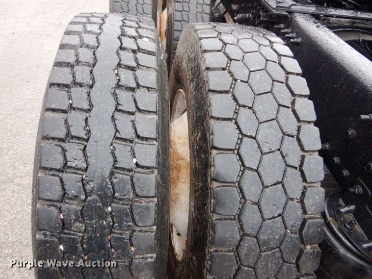 image for item DH5226 2009 Mack GU713  semi truck