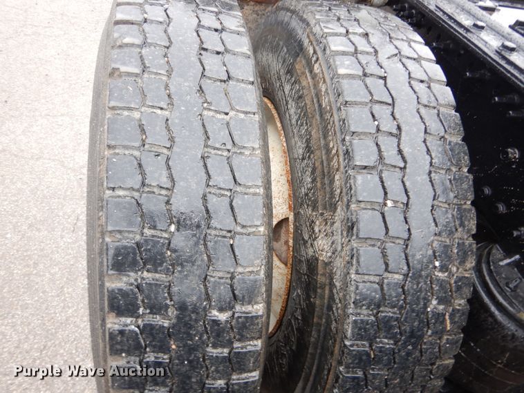 image for item DH5226 2009 Mack GU713  semi truck