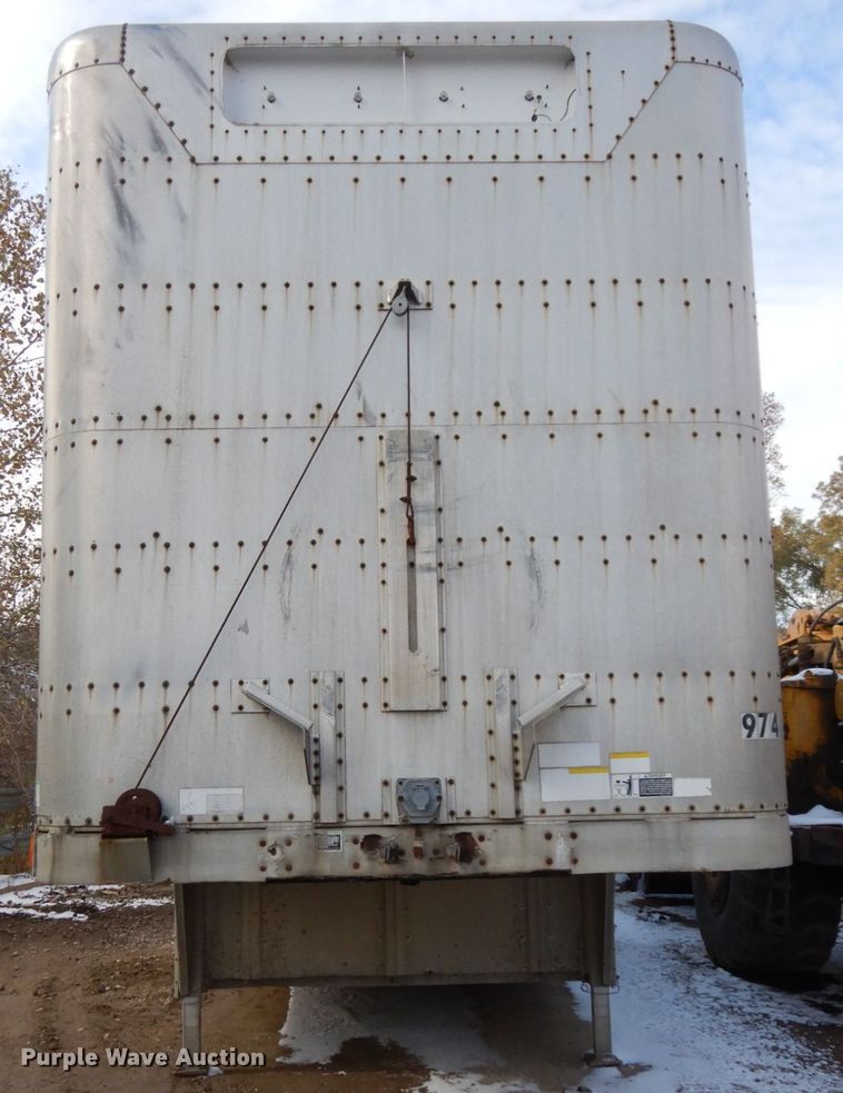 image for item DH6728 1990 Wilson PSDCL-308 livestock trailer