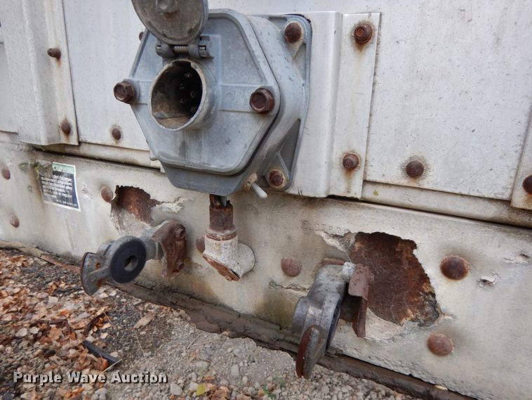 image for item DH6728 1990 Wilson PSDCL-308 livestock trailer