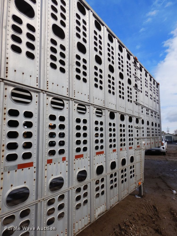 image for item DH6728 1990 Wilson PSDCL-308 livestock trailer