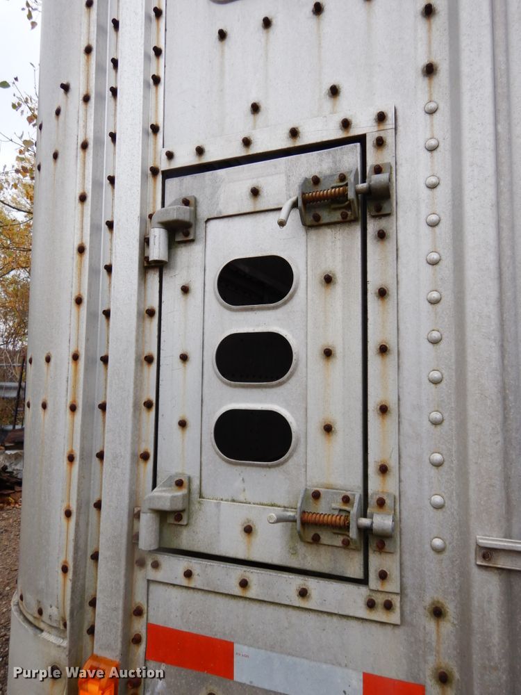 image for item DH6728 1990 Wilson PSDCL-308 livestock trailer