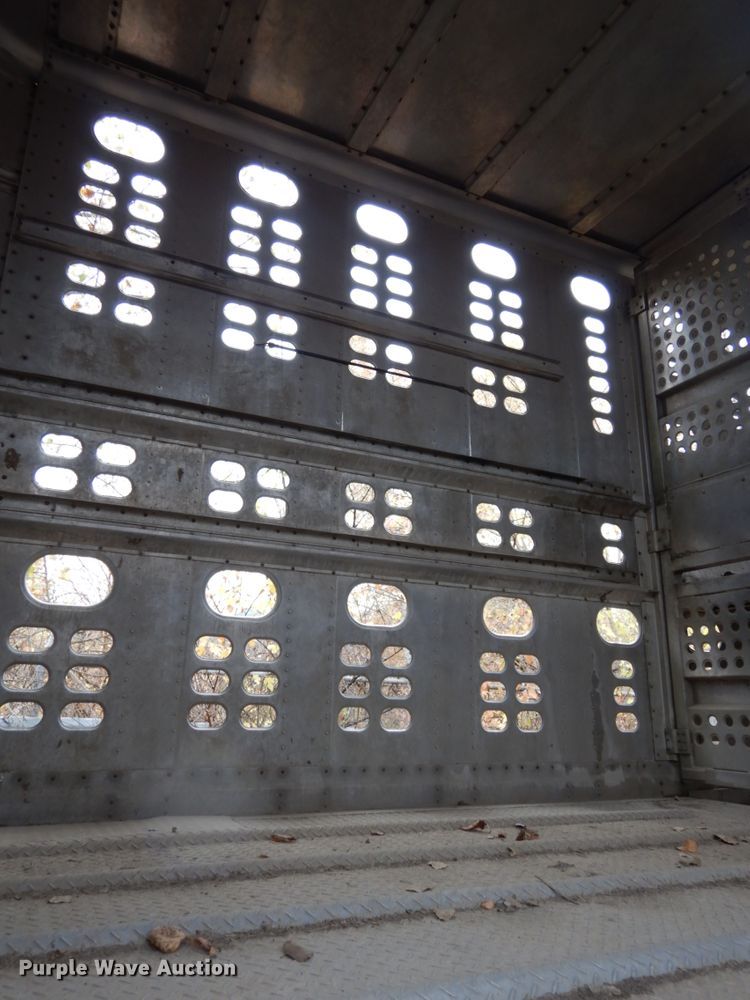 image for item DH6728 1990 Wilson PSDCL-308 livestock trailer