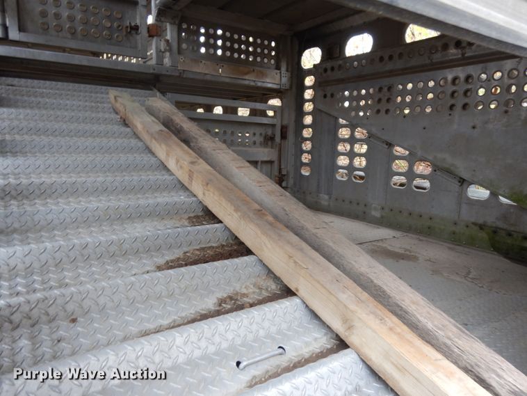 image for item DH6728 1990 Wilson PSDCL-308 livestock trailer