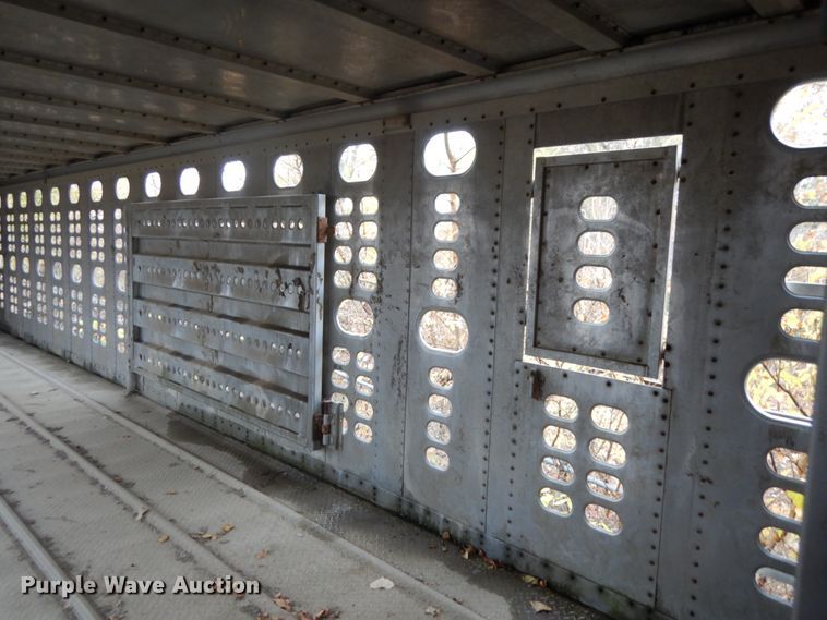 image for item DH6728 1990 Wilson PSDCL-308 livestock trailer