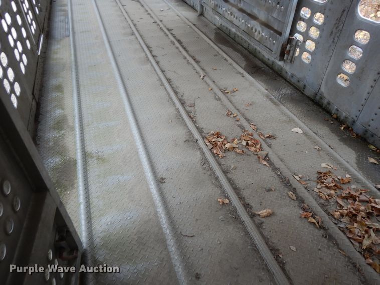 image for item DH6728 1990 Wilson PSDCL-308 livestock trailer