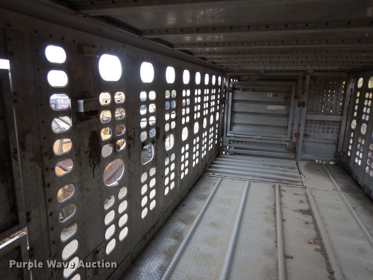 image for item DH6728 1990 Wilson PSDCL-308 livestock trailer