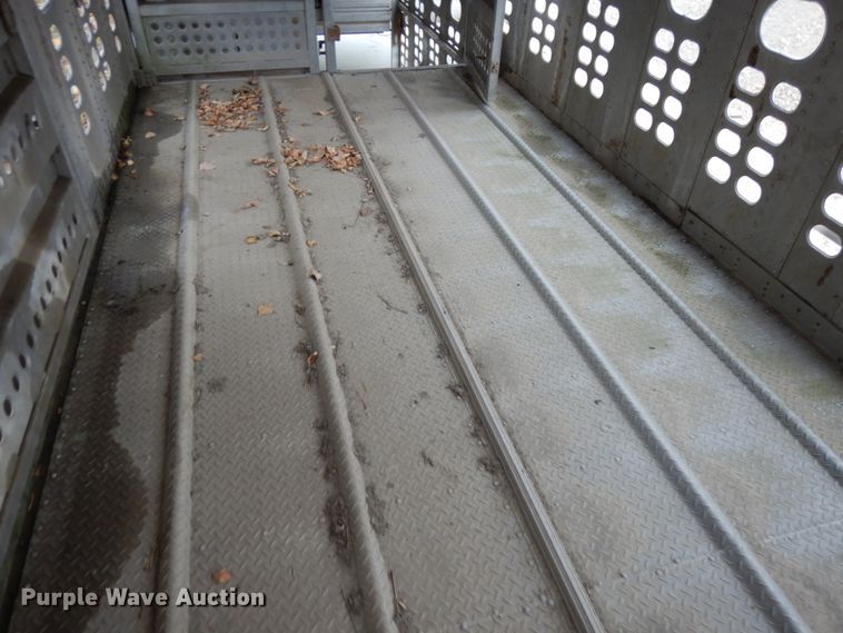 image for item DH6728 1990 Wilson PSDCL-308 livestock trailer