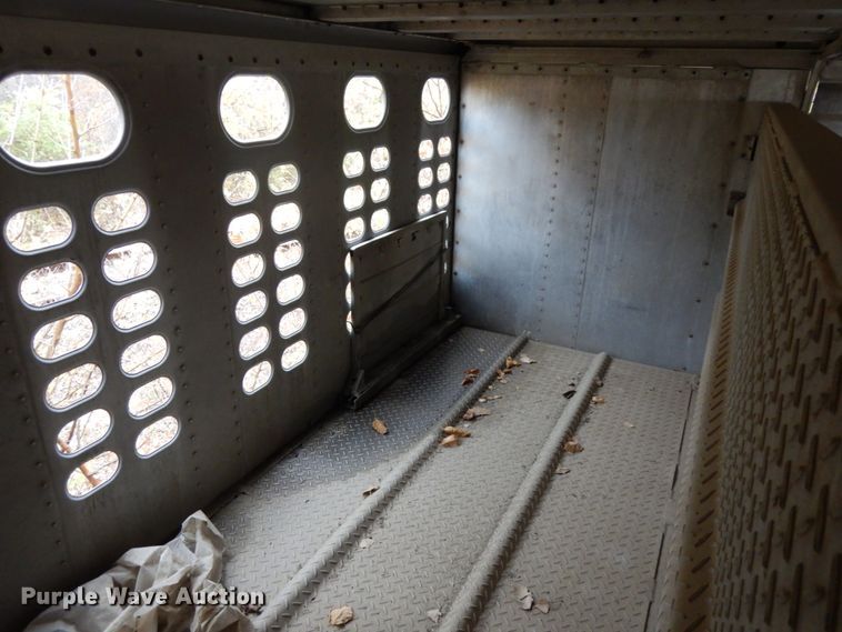 image for item DH6728 1990 Wilson PSDCL-308 livestock trailer