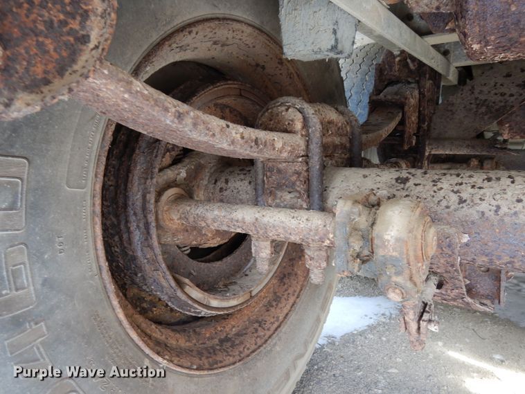 image for item DH6728 1990 Wilson PSDCL-308 livestock trailer