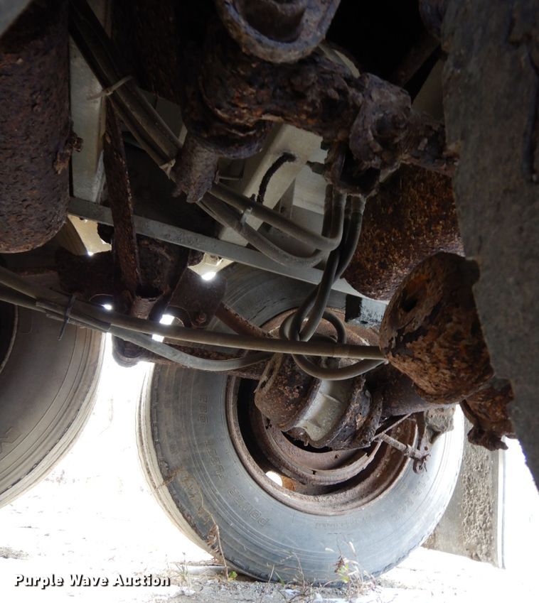 image for item DH6728 1990 Wilson PSDCL-308 livestock trailer