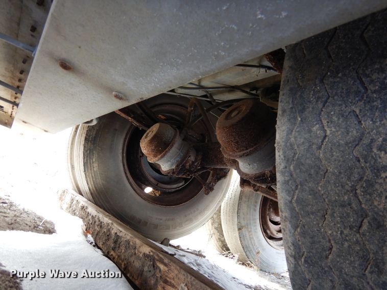 image for item DH6728 1990 Wilson PSDCL-308 livestock trailer