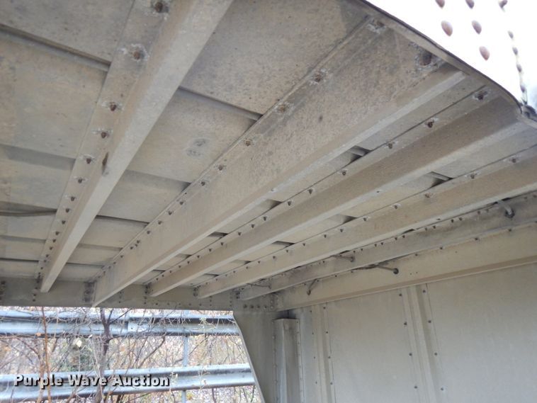 image for item DH6728 1990 Wilson PSDCL-308 livestock trailer