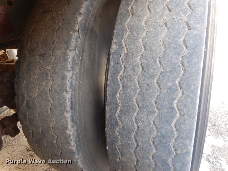 image for item DH6728 1990 Wilson PSDCL-308 livestock trailer