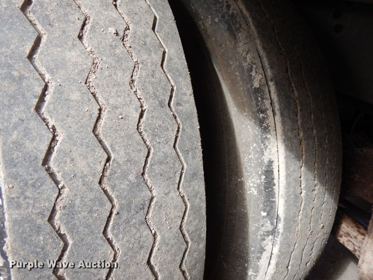 image for item DH6728 1990 Wilson PSDCL-308 livestock trailer