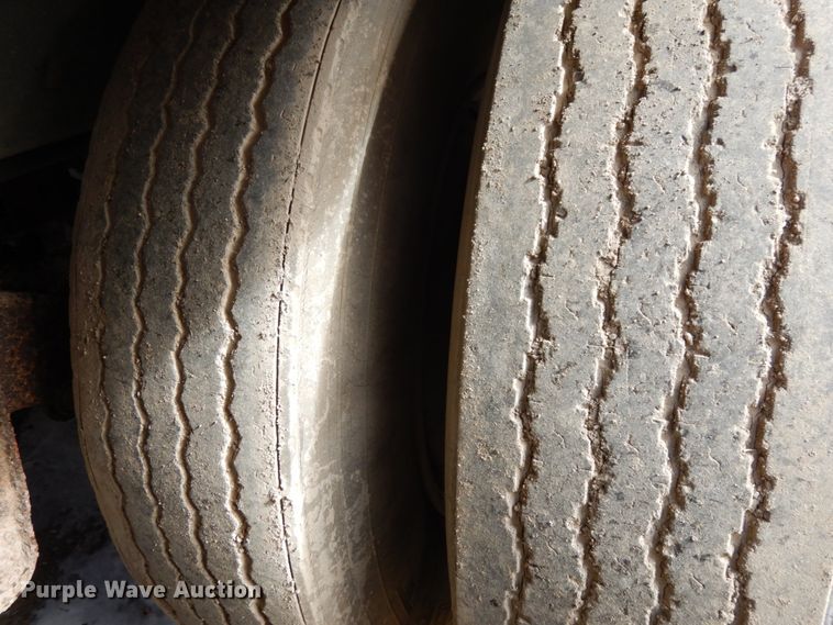 image for item DH6728 1990 Wilson PSDCL-308 livestock trailer