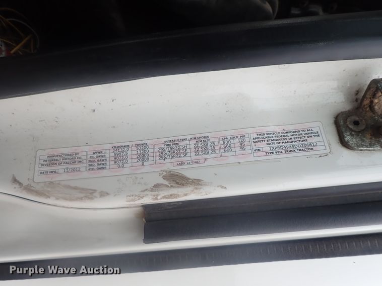 image for item DI7266 2013 Peterbilt 579  semi truck