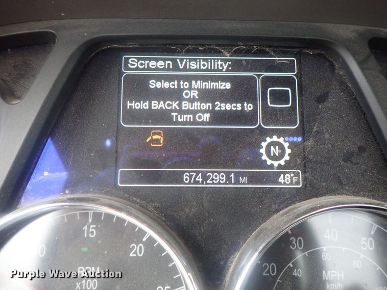 image for item DI7266 2013 Peterbilt 579  semi truck