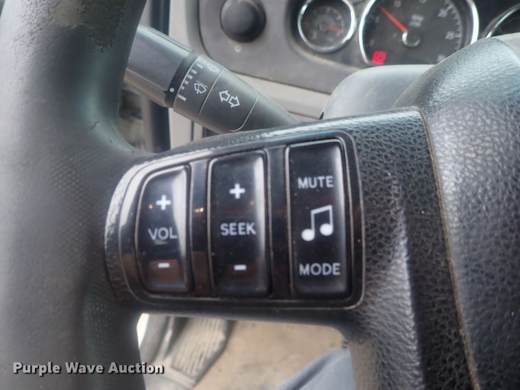 image for item DI7266 2013 Peterbilt 579  semi truck