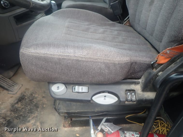 image for item DI7266 2013 Peterbilt 579  semi truck