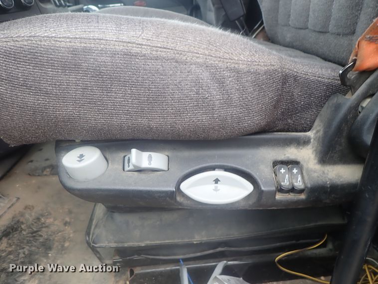 image for item DI7266 2013 Peterbilt 579  semi truck