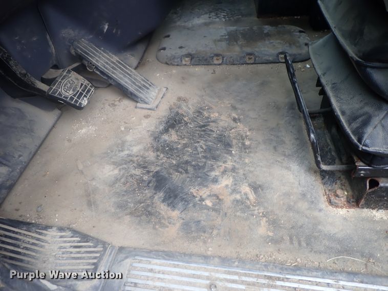 image for item DI7266 2013 Peterbilt 579  semi truck