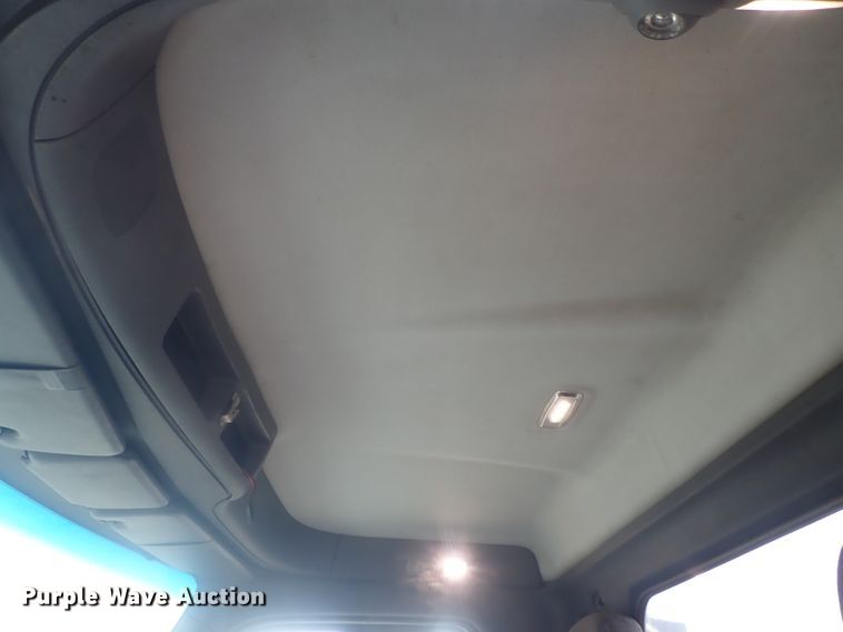 image for item DI7266 2013 Peterbilt 579  semi truck