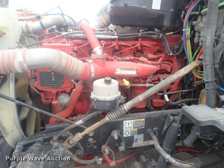 image for item DI7266 2013 Peterbilt 579  semi truck