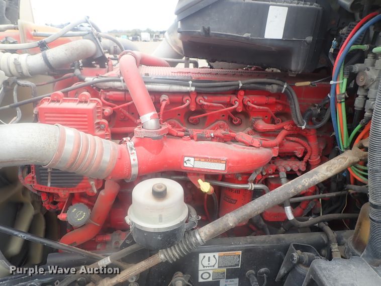 image for item DI7266 2013 Peterbilt 579  semi truck