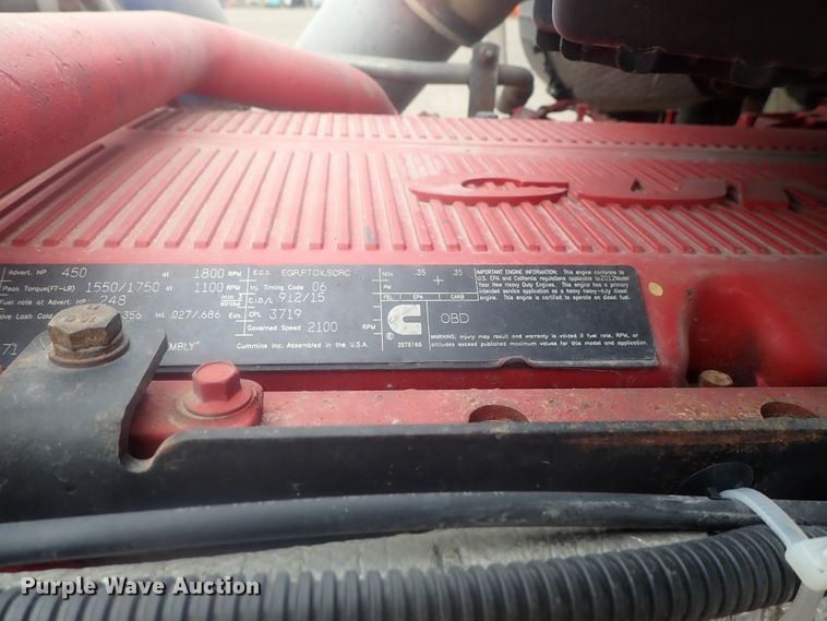 image for item DI7266 2013 Peterbilt 579  semi truck