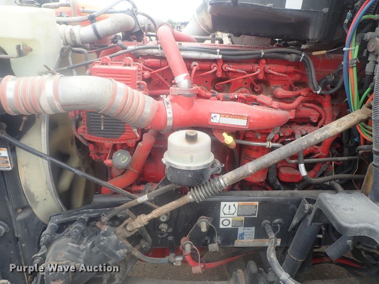 image for item DI7266 2013 Peterbilt 579  semi truck