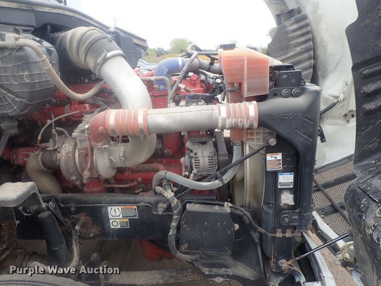 image for item DI7266 2013 Peterbilt 579  semi truck