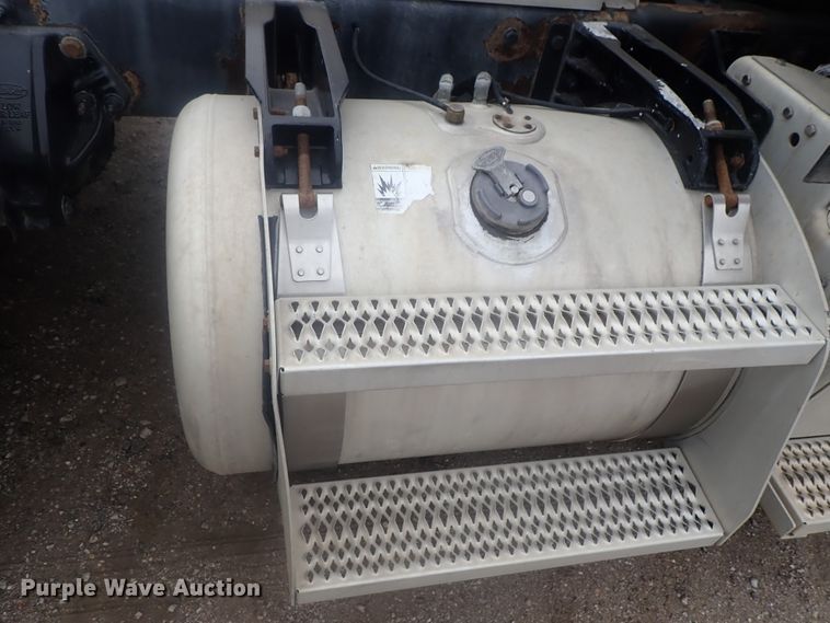 image for item DI7266 2013 Peterbilt 579  semi truck