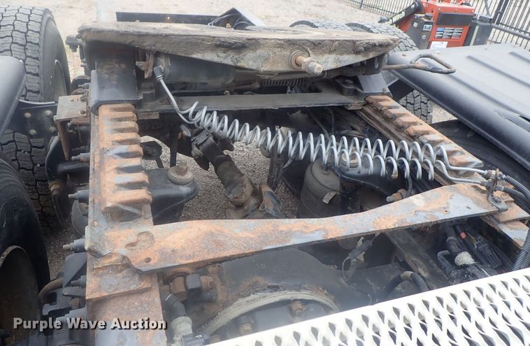 image for item DI7266 2013 Peterbilt 579  semi truck