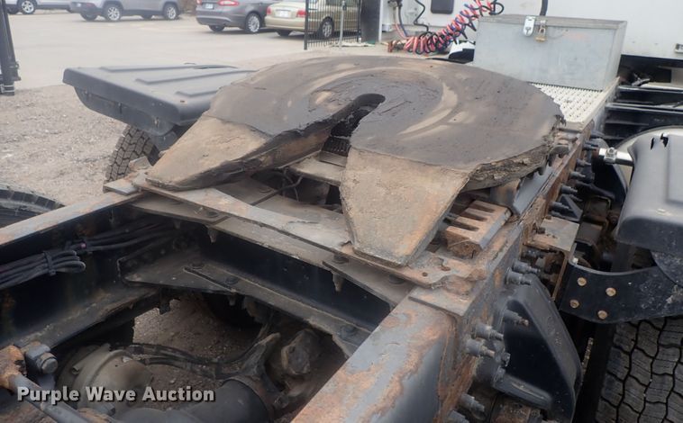 image for item DI7266 2013 Peterbilt 579  semi truck