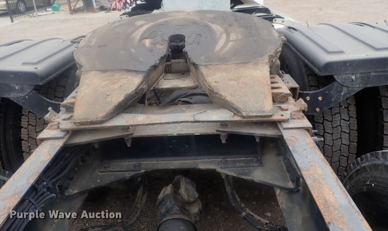 image for item DI7266 2013 Peterbilt 579  semi truck