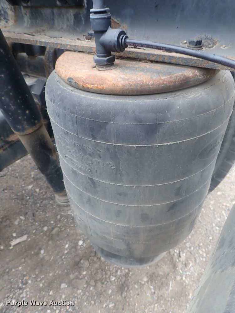 image for item DI7266 2013 Peterbilt 579  semi truck