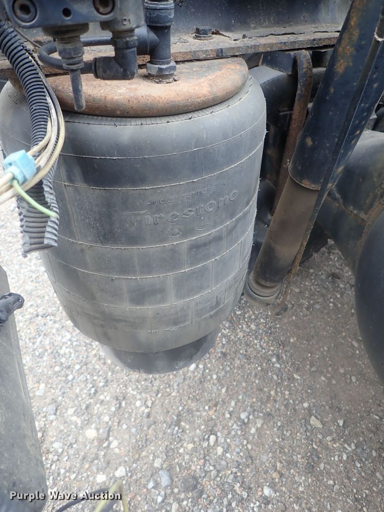 image for item DI7266 2013 Peterbilt 579  semi truck