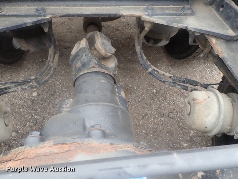 image for item DI7266 2013 Peterbilt 579  semi truck