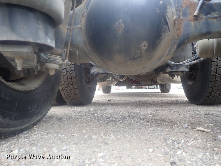 image for item DI7266 2013 Peterbilt 579  semi truck