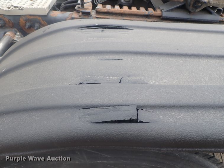 image for item DI7266 2013 Peterbilt 579  semi truck