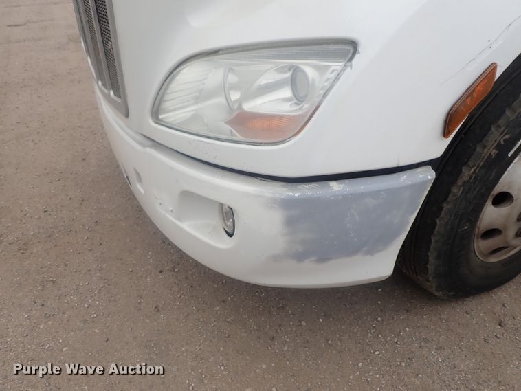 image for item DI7266 2013 Peterbilt 579  semi truck