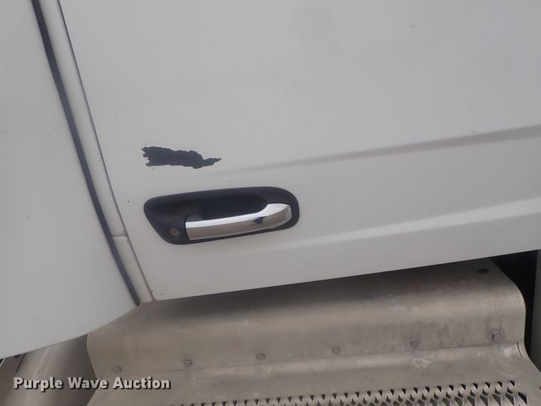 image for item DI7266 2013 Peterbilt 579  semi truck