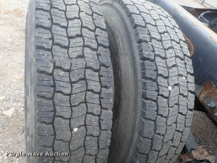 image for item DI7266 2013 Peterbilt 579  semi truck